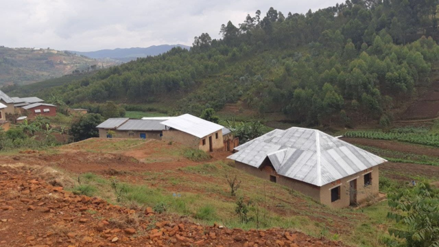 Casas rurais em região montanhosa